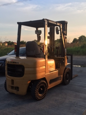 ขายรถ FORKLIFT ยี่ห้อ MITSUBISHI ขนาด2.5ตัน เครื่องยนต์ดีเซล เกียร์ธรรมดา ยกสุง5เมตร