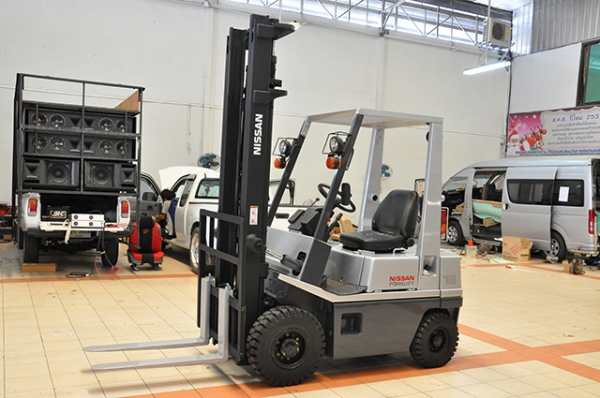 ขายรถโฟล์คลิฟท์มือสอง ดีเซล NISSAN  รุ่น EH01 ราคา 225,000 บาท นำเข้าจากประเทศญี่ปุ่น 100\% ไม่เคยใช้งานในไทย