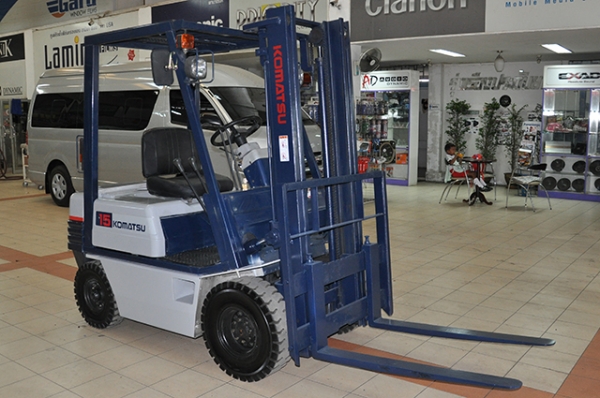 ขายรถโฟล์คลิฟท์มือสอง KOMATSU รุ่น FG15-15 ราคา 135,000 บาท นำเข้าจากประเทศญี่ปุ่น 100\% ไม่เคยใช้งานในประเทศไทย