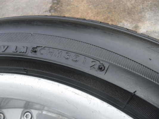 ล้อแม็ก 17นิ้ว 6รู พร้อมยาง สวยๆ 4 ล้อ ราคา 7500 บาท