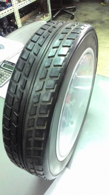 นาฬิกา โมเดลยาง แขวนโชว์ หรือใส่ตู้โชว์  tel.081-427-3941