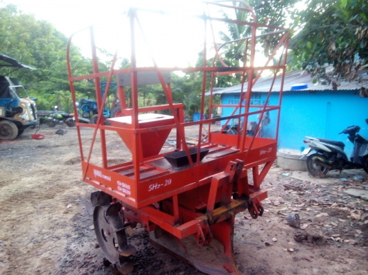 36000ลดสุดๆไปครับ หางปลูกอ้อยร่องคู่ ร่องใหญ่40เซนติเมตรใส่รุ่น 45-50แรงพร้อมใช้ใหม่มาก  ใช้งานแค่ปีเดียว