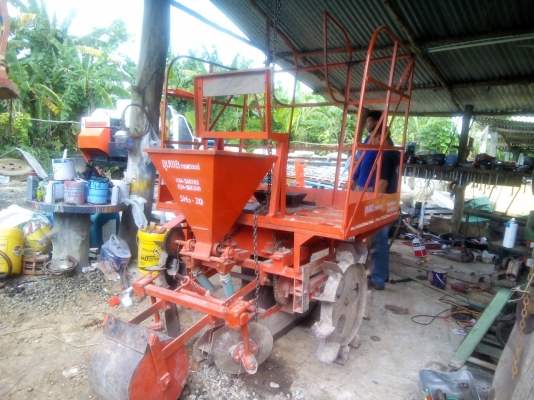 36000ลดสุดๆไปครับ หางปลูกอ้อยร่องคู่ ร่องใหญ่40เซนติเมตรใส่รุ่น 45-50แรงพร้อมใช้ใหม่มาก  ใช้งานแค่ปีเดียว