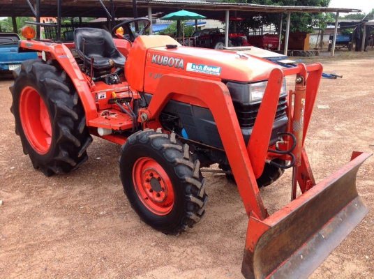 แทรกเตอร์คูโบต้าแอว 3408 สภาพดีเดิมๆทั้งคัน พร้อมใช้งาน มีผานดันหน้าและผานหลัง