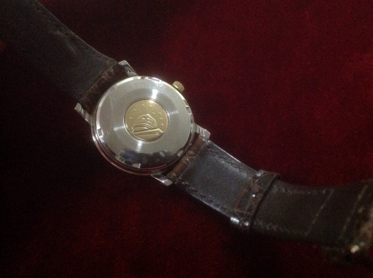 ขายนาฬิกา Vintage Omega หน้าเรียบ หอดูดาว สายหนังตัวล็อคสายเป็นทองคำ 18K ขายนาฬิกา Vintage Omega หน้าเรียบ หอดูดาว สายหนังตัวล็อคสายเป็นทองคำ 18K