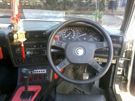 ลดด่วนเพื่อนฝากขาย BMw E30 เครื่องเสียง 50000 ตามสภาพ