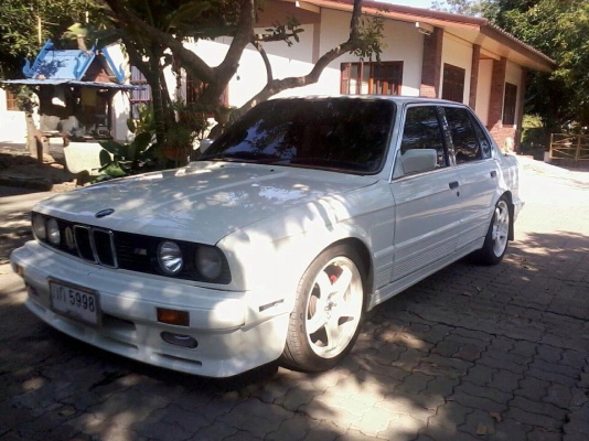 ลดด่วนเพื่อนฝากขาย BMw E30 เครื่องเสียง 50000 ตามสภาพ
