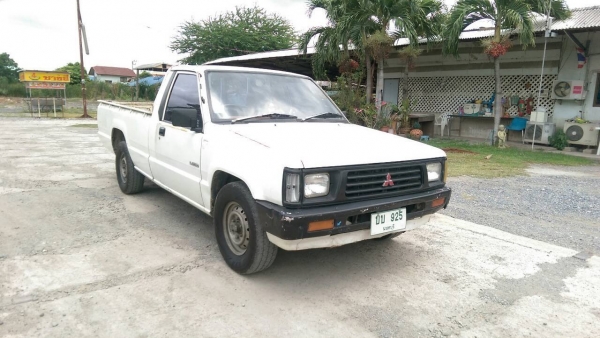 รถมิตซูสีขาว L200 ไซโคลน ตอนเดียว