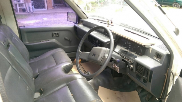 รถมิตซูสีขาว L200 ไซโคลน ตอนเดียว