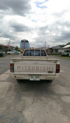 รถมิตซูสีขาว L200 ไซโคลน ตอนเดียว
