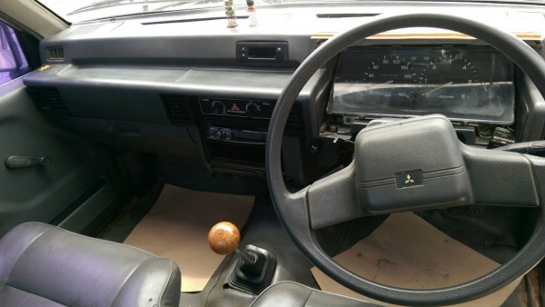 รถมิตซูสีขาว L200 ไซโคลน ตอนเดียว