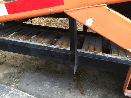 ขาย ที่บรรทุกรถ2ชั้นยาว7.2เมตรพร้อมระบบไฮโดรลิก บรรทุกได้ 3-4คันไว้ใส่กับรถ6ล้อยาว7.2เมตร