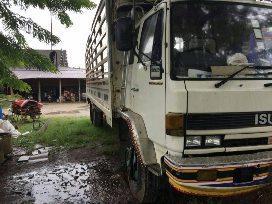 หกล้อ อีซูชุ FRR165 รถห้าง ช่วงยาว7.20 ม สภาพดีสวยเดิม พร้อมใช้งาน ทะเบียนพร้อมโอน