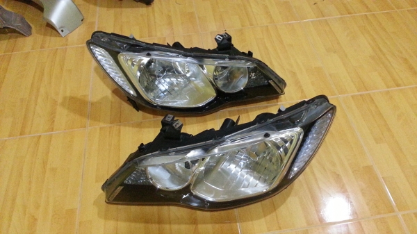 โคมไฟหน้า HID แท้ CIVIC FD สภาพสวย โคมไฟหน้า HID แท้ CIVIC FD สภาพสวย