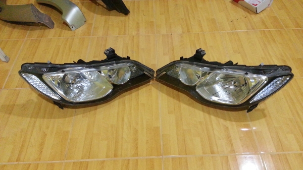 โคมไฟหน้า HID แท้ CIVIC FD สภาพสวย โคมไฟหน้า HID แท้ CIVIC FD สภาพสวย