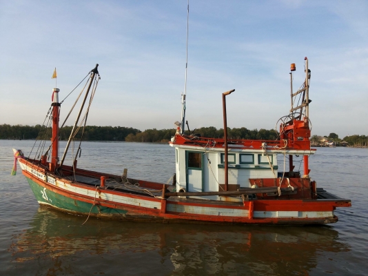 ขายเรือประมงขนาด 5 วา + อาชญาบัตรอวนลาก