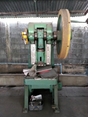 เครื่องปั๊ม 200TON และ40 30 ราคาถูก เครื่องปั๊ม 200TON และ40 30 ราคาถูก