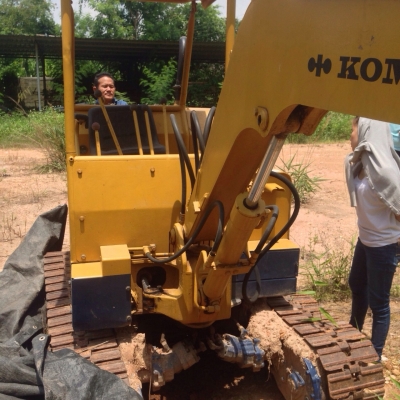 โคมัสสุpc20-1 รถเดิมๆเซียงกง ซื่อมายังไม่ไช้งานเลย