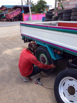 ขายยางรถบรรทุก 4 เส้น 700*15