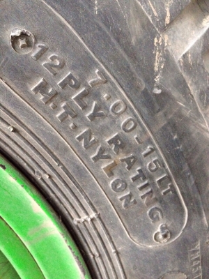 ขายยางรถบรรทุก 4 เส้น 700*15