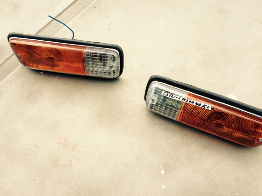 ไฟหรี่ ดัสสัน521 ข้างร่อง ยกคู่ 350 พร้อมส่ง