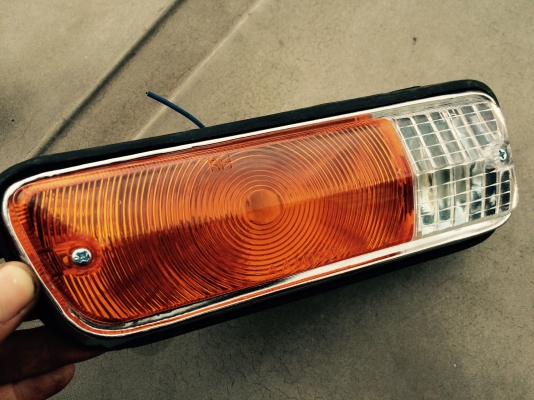 ไฟหรี่ ดัสสัน521 ข้างร่อง ยกคู่ 350 พร้อมส่ง