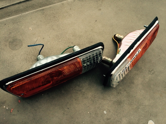 ไฟหรี่ ดัสสัน521 ข้างร่อง ยกคู่ 350 พร้อมส่ง