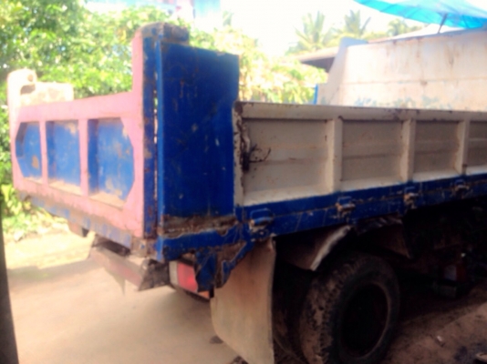 ISUZU ROCKY FRR 175 HP 6BG1 หกล้อดั๊มพ์ กระบะดั๊มพ์เหล็ก 5 ตันความยาว 3.60 เมตรสภาพดีพื้นสวยไม่มีบุบพร้อมบรรทุกหนักได้เลย เครื่องยนต์แรงดีเดิมๆไม่เยิ้ม ภายในเก๋งคอนโซลสวยครบ พวงมาลัยเพาเวอร์ ระบบเบรคทริ๊ปฟี้ครบครัน ช่วงล่างแน่น คัชซีไม่มีบวม ยางสภาพดีประม