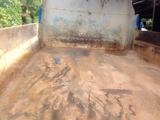 ISUZU ROCKY FRR 175 HP 6BG1 หกล้อดั๊มพ์ กระบะดั๊มพ์เหล็ก 5 ตันความยาว 3.60 เมตรสภาพดีพื้นสวยไม่มีบุบพร้อมบรรทุกหนักได้เลย เครื่องยนต์แรงดีเดิมๆไม่เยิ้ม ภายในเก๋งคอนโซลสวยครบ พวงมาลัยเพาเวอร์ ระบบเบรคทริ๊ปฟี้ครบครัน ช่วงล่างแน่น คัชซีไม่มีบวม ยางสภาพดีประม