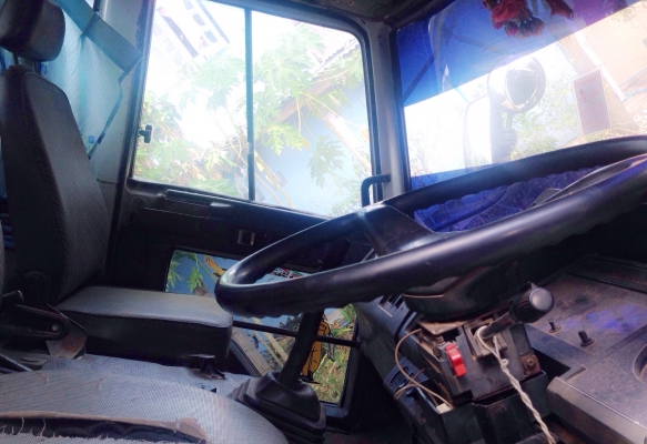 ISUZU ROCKY FRR 175 HP 6BG1 หกล้อดั๊มพ์ กระบะดั๊มพ์เหล็ก 5 ตันความยาว 3.60 เมตรสภาพดีพื้นสวยไม่มีบุบพร้อมบรรทุกหนักได้เลย เครื่องยนต์แรงดีเดิมๆไม่เยิ้ม ภายในเก๋งคอนโซลสวยครบ พวงมาลัยเพาเวอร์ ระบบเบรคทริ๊ปฟี้ครบครัน ช่วงล่างแน่น คัชซีไม่มีบวม ยางสภาพดีประม