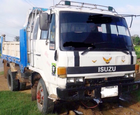 ISUZU ROCKY FRR 175 HP 6BG1 หกล้อดั๊มพ์ กระบะดั๊มพ์เหล็ก 5 ตันความยาว 3.60 เมตรสภาพดีพื้นสวยไม่มีบุบพร้อมบรรทุกหนักได้เลย เครื่องยนต์แรงดีเดิมๆไม่เยิ้ม ภายในเก๋งคอนโซลสวยครบ พวงมาลัยเพาเวอร์ ระบบเบรคทริ๊ปฟี้ครบครัน ช่วงล่างแน่น คัชซีไม่มีบวม ยางสภาพดีประม