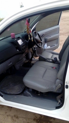 ขาย Toyota vigo สีขาวปี2010สภาพสวยพร้อมใช้งาน