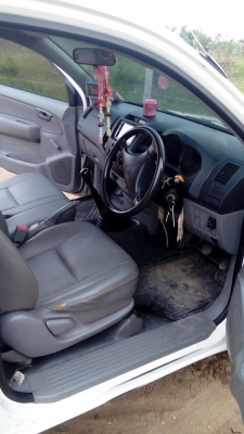 ขาย Toyota vigo สีขาวปี2010สภาพสวยพร้อมใช้งาน