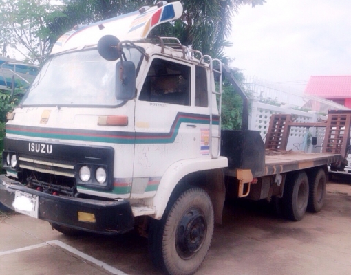 ISUZU JCM 165 HP 6BD1 สิบล้อเพลาเดียว เทรลเลอร์ท้ายลาดมีหางพับไฮดรอลิกส์ขึ้นรถเกี่ยวข้าวและขึ้นแบ็คโฮร PC 120 ได้สบายเลยครับ เครื่องยนต์แรงดีแน่นดีไม่มีเยิ้ม หัวเก๋งสวยๆภายในเก๋งคอนโซลครบพร้อม พวงมาลัยเพาเวอร์ เบรคลม ช่วงล่างแน่นคัชซีไม่มีบวม ยาง 10 เส้นส