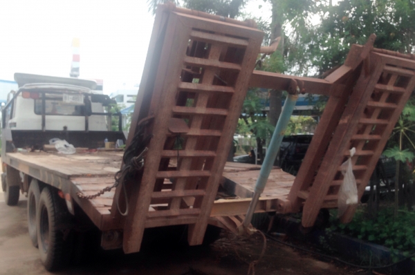 ISUZU JCM 165 HP 6BD1 สิบล้อเพลาเดียว เทรลเลอร์ท้ายลาดมีหางพับไฮดรอลิกส์ขึ้นรถเกี่ยวข้าวและขึ้นแบ็คโฮร PC 120 ได้สบายเลยครับ เครื่องยนต์แรงดีแน่นดีไม่มีเยิ้ม หัวเก๋งสวยๆภายในเก๋งคอนโซลครบพร้อม พวงมาลัยเพาเวอร์ เบรคลม ช่วงล่างแน่นคัชซีไม่มีบวม ยาง 10 เส้นส ISUZU JCM 165 HP 6BD1 สิบล้อเพลาเดียว เทรลเลอร์ท้ายลาดมีหางพับไฮดรอลิกส์ขึ้นรถเกี่ยวข้าวและขึ้นแบ็คโฮร PC 120 ได้สบายเลยครับ เครื่องยนต์แรงดีแน่นดีไม่มีเยิ้ม หัวเก๋งสวยๆภายในเก๋งคอนโซลครบพร้อม พวงมาลัยเพาเวอร์ เบรคลม ช่วงล่างแน่นคัชซีไม่มีบวม ยาง 10 เส้นส