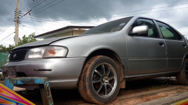 ขายรถเก๋งนิสสันปี38 เครื่องดีเกียร์MT ภายในสวยกระจกไฟฟ้า สภาพพร้อมใช้งาน เอกสารเล่มทะเบียนพร้อมโอน