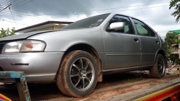 ขายรถเก๋งนิสสันปี38 เครื่องดีเกียร์MT ภายในสวยกระจกไฟฟ้า สภาพพร้อมใช้งาน เอกสารเล่มทะเบียนพร้อมโอน