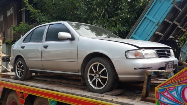 ขายรถเก๋งนิสสันปี38 เครื่องดีเกียร์MT ภายในสวยกระจกไฟฟ้า สภาพพร้อมใช้งาน เอกสารเล่มทะเบียนพร้อมโอน