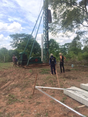 รับตอกเสาเข็มทั่วประเทศโดยปั้นจั่นตีนตะขบ,ปั้นจั่นราง, สามขา,ล้อยาง แบบมืออาชีพ093-5596627,085-7666984