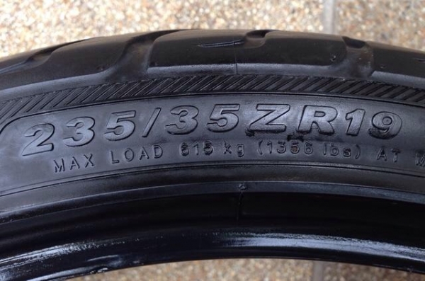 ยางคู่ Kenda 235 35 19 ปลายปี12 ดอกเต็ม ยางคู่ Kenda 235 35 19 ปลายปี12 ดอกเต็ม