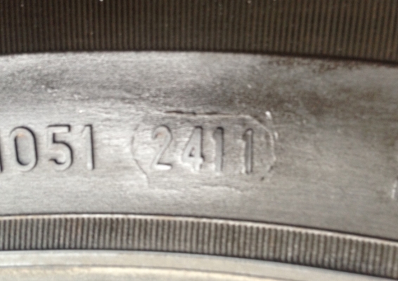 ยาง All PIRELLI 245 70 16 กลางปี11 ดอกเยอะ คมๆ ยาง All PIRELLI 245 70 16 กลางปี11 ดอกเยอะ คมๆ