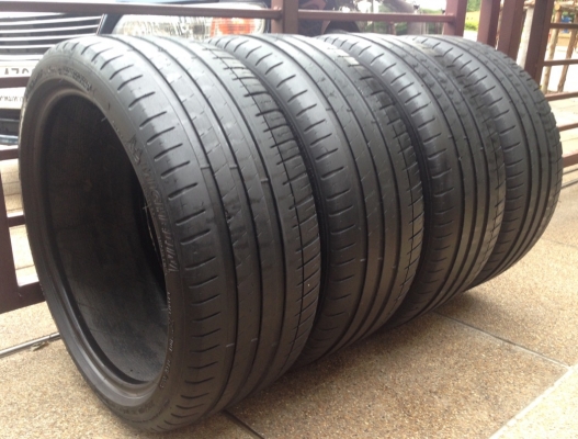 ยาง Michelin 225 40 18 ปี12 ดอกดี เนื้อนิ่มมากๆ