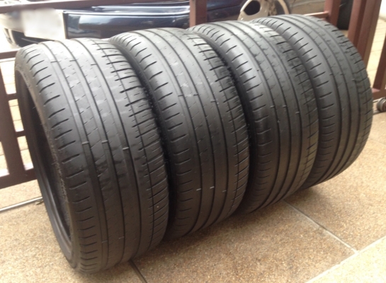 ยาง Michelin 225 40 18 ปี12 ดอกดี เนื้อนิ่มมากๆ ยาง Michelin 225 40 18 ปี12 ดอกดี เนื้อนิ่มมากๆ