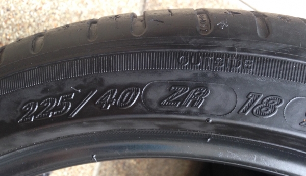 ยาง Michelin 225 40 18 ปี12 ดอกดี เนื้อนิ่มมากๆ ยาง Michelin 225 40 18 ปี12 ดอกดี เนื้อนิ่มมากๆ