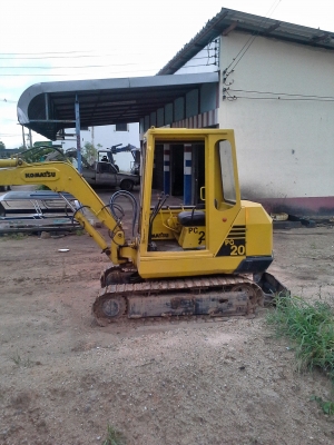 แมคโครเล็กkomatsu pc20-3