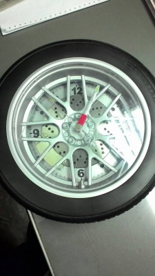 นาฬิกา โมเดลยางรถยนต์ มี 1 เครื่อง tel.081-427-3941