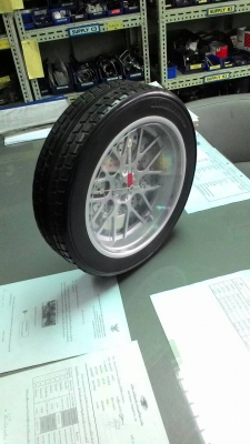 นาฬิกา โมเดลยางรถยนต์ มี 1 เครื่อง tel.081-427-3941