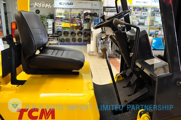 ขายรถโฟล์คลิฟท์มือสอง TCM รุ่น FD30N8  ราคา 315,000 บาท นำเข้าจากประเทศญี่ปุ่น 100\% ไม่เคยใช้งานในประเทศไทย