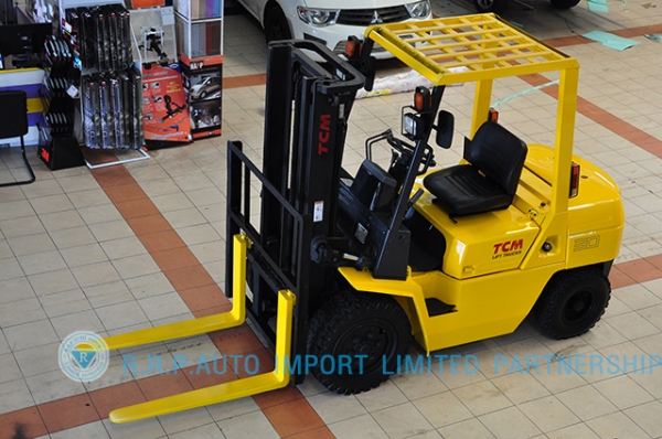 ขายรถโฟล์คลิฟท์มือสอง TCM รุ่น FD30N8  ราคา 315,000 บาท นำเข้าจากประเทศญี่ปุ่น 100\% ไม่เคยใช้งานในประเทศไทย