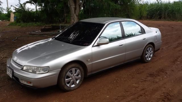 ขาย Accord ไฟท้ายก้อนเดียว ปี 95 auto lpg